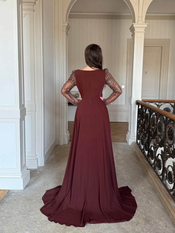 Longue robe de soirée marron élégante, sans fente, manche longue, col asymétrique avec une traine pour tout type d'événement, mariage, gala cérémonie