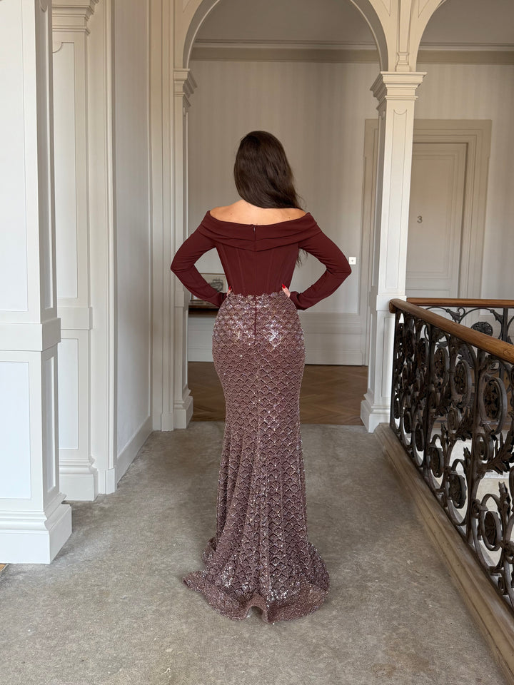 Longue robe de soirée marron, col bateau, manche longue, sans fente, le bas entièrement perlés, pour tout type d'événement, gala, cérémonie, mariage demoiselle d'honneur