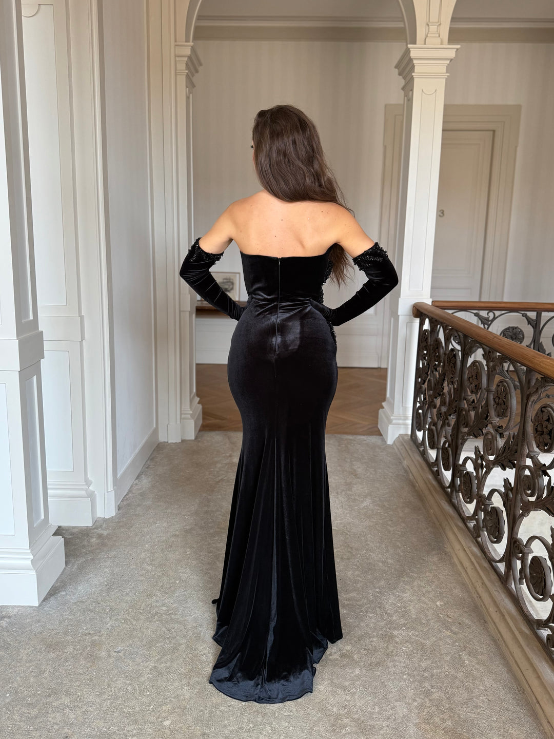Longue robe de soirée noir élégante en velours sans fente pour tout type d'événement mariage gala cérémonie