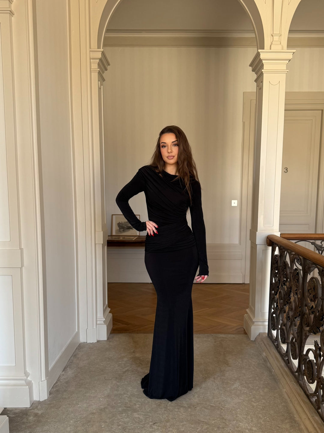 Longue robe de soirée chic noir, manche longue, sans fente, col rond pour tout type d'évenement, mariage, gala, cérémonie