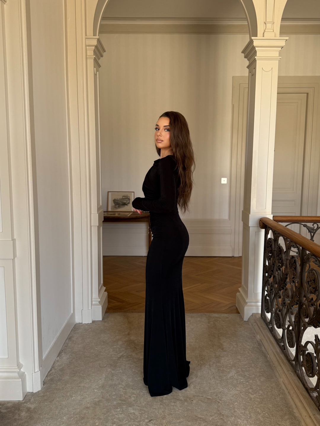 Longue robe de soirée chic noir, manche longue, sans fente, col rond pour tout type d'évenement, mariage, gala, cérémonie