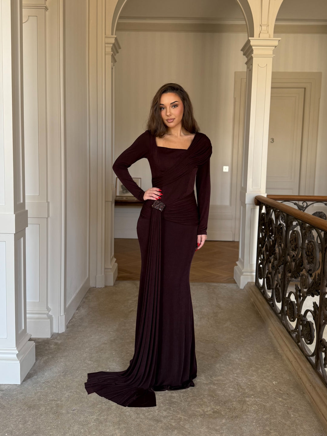 élégante longue robe de soirée marron, col carré avec effet drapé, manche longue, sans fente, pour tout type d'événement, mariage, gala , cérémonie