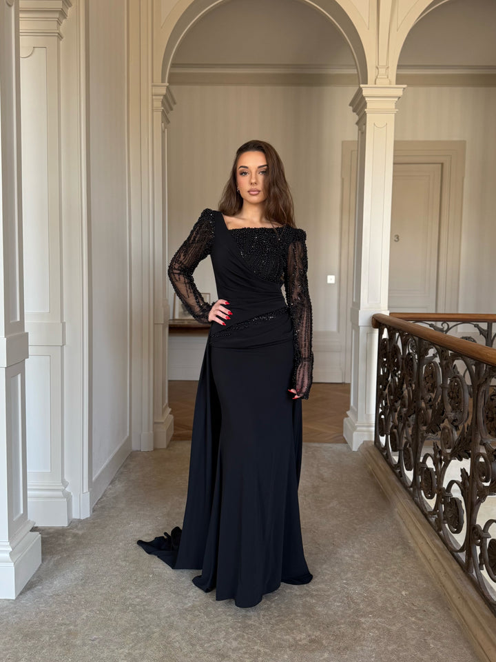 Longue robe de soirée noir sans fente, manche longue, col asymétrique avec une traine pour tout type d'événement, mariage, gala cérémonie