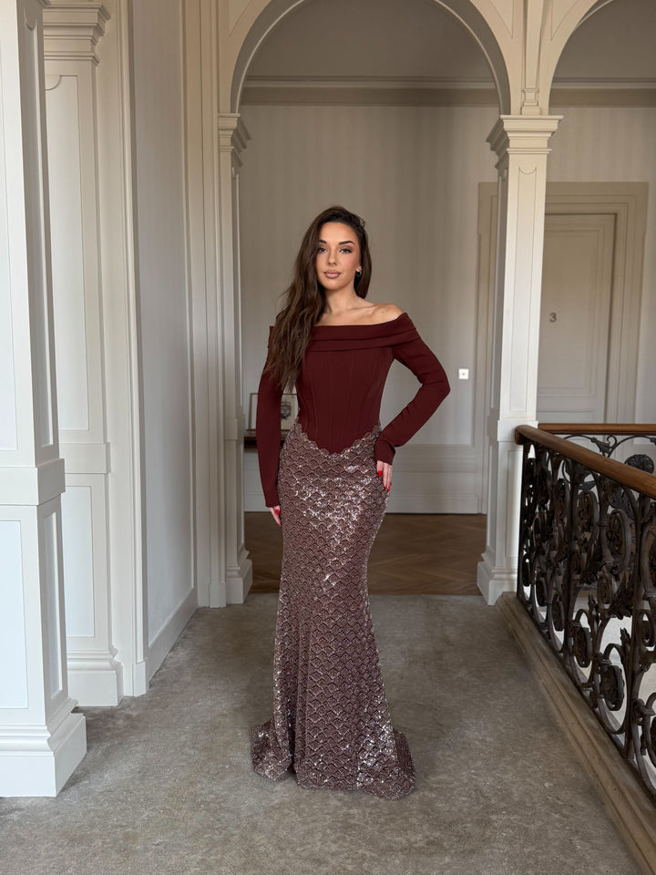 Longue robe de soirée marron, col bateau, manche longue, sans fente, le bas entièrement perlés, pour tout type d'événement, gala, cérémonie, mariage demoiselle d'honneur