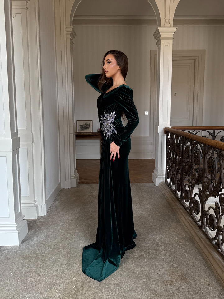 Robe de soirée élégante verte émeraude en velour, élégante avec sequins, manches longues et coupe ajustée.