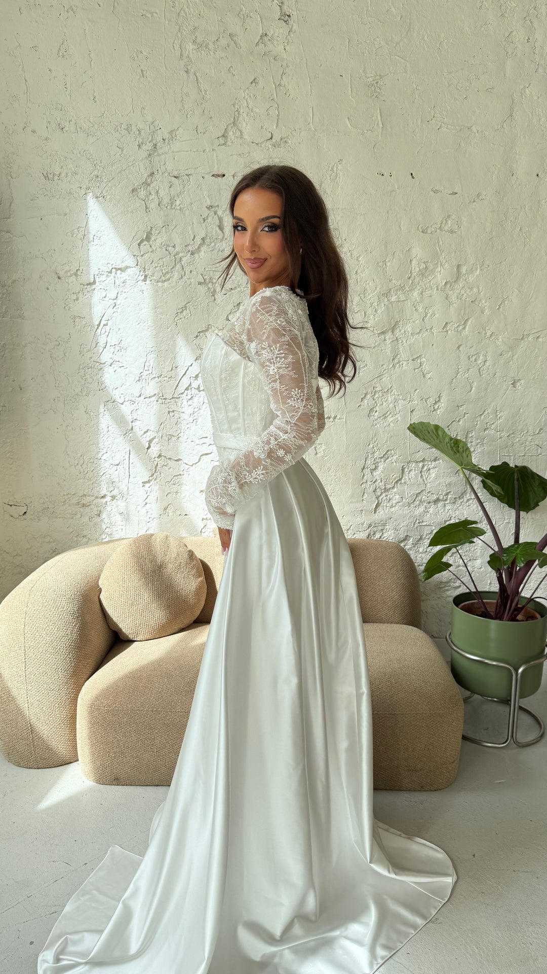 Corset baleiné, encolure carrée et manches longues en dentelle - robe de mariée Milena