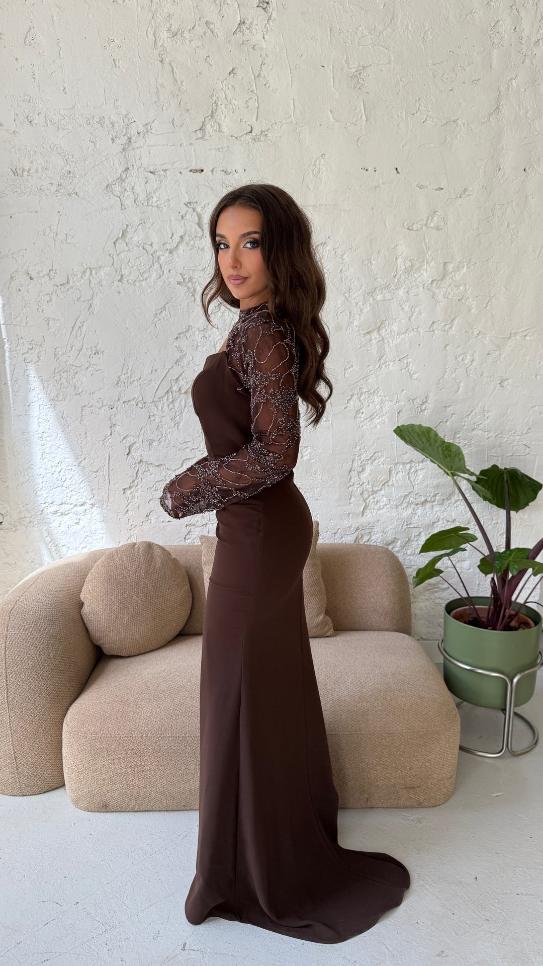 Robe de soirée marron chocolat Lisa sans boléro, bustier bandeau et taille drapée
