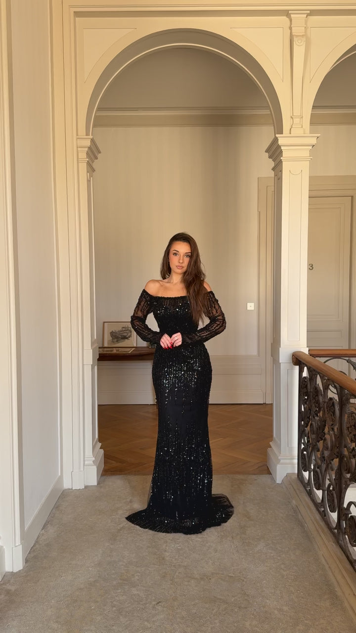 longue robe de soirée noir, manche longue, col bateau, sans fente pour tout événement gala cérémonie mariage
