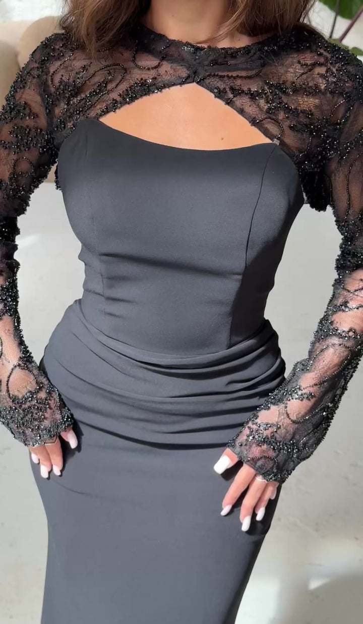 Robe de soirée noire Lisa portée et en mouvement