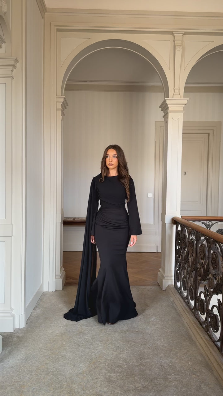 Almila Noir