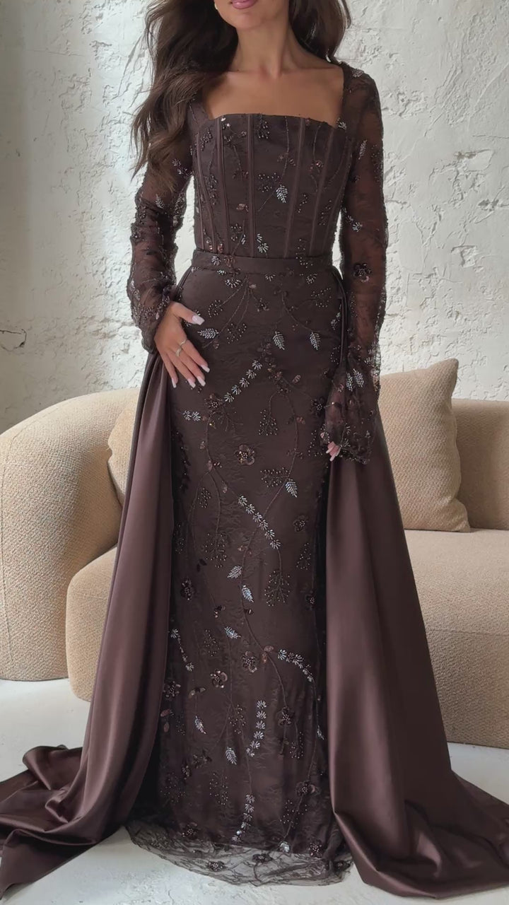 Robe de soirée marron chocolat Milena portée et en mouvement