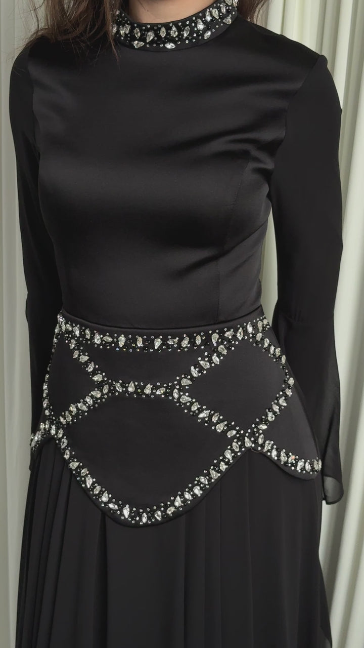 Robe de soirée modeste noire à basque de strass - Ilvi