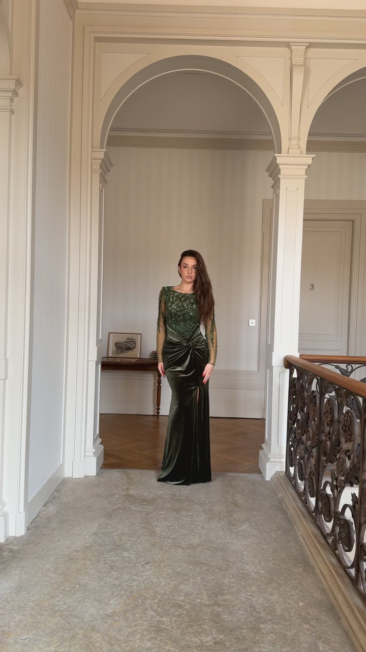 Robe de soirée vert en velour, élégante avec sequins, manches longues et coupe ajustée. Parfaite pour mariages, galas et événements formels.