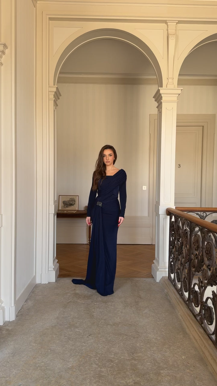 Longue robe de soirée bleu marine élégante, col carré avec effet drapé, sans fente, manche longue pour tout type d'événement, mariage, gala, cérémonie, 