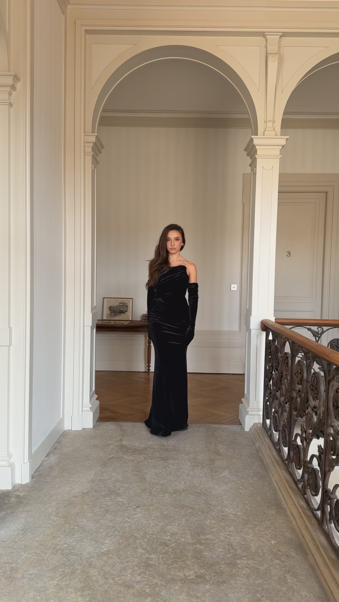 Longue robe de soirée noir élégante en velours sans fente pour tout type d'événement mariage gala cérémonie
