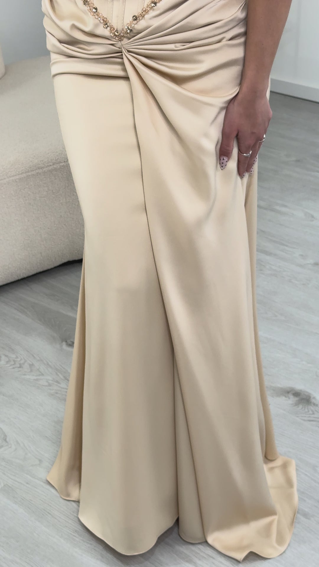 Robe de soirée beige satinée - Sofia