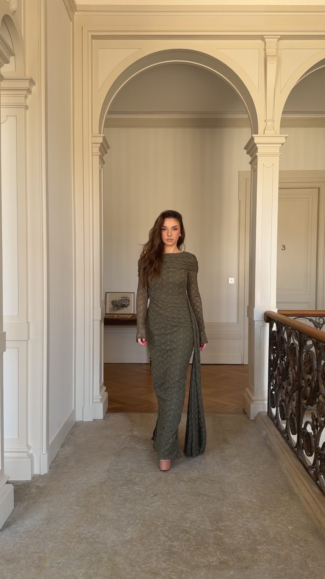 Longue robe de soirée élégante, fente à l'arrière, col asymétrique, manche longue, pour type d'événement, gala, cérémonie, mariage