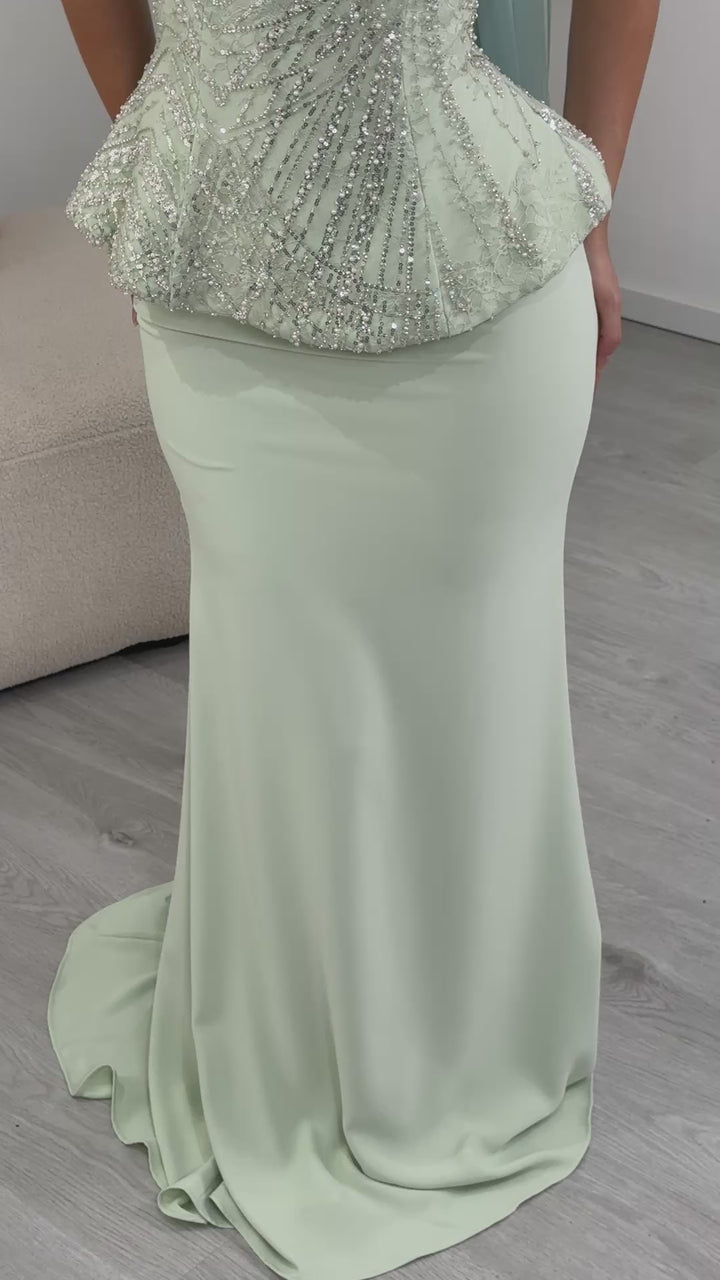 Robe de soirée deux pièces vert d'eau Eylin, portée et en mouvement