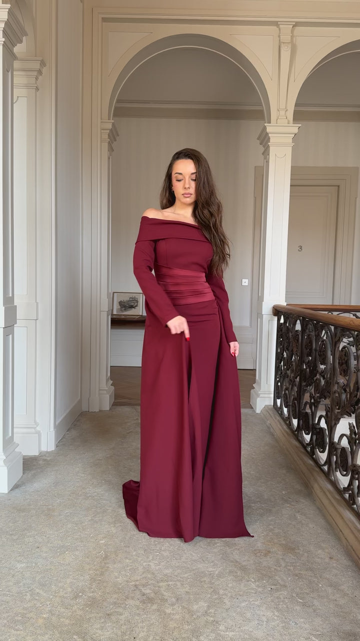 Robe de soirée élégante bordeaux, col bateau, sans fente, manche longue, avec une traine, pour tout type d'événement, mariage, gala, cérémonie